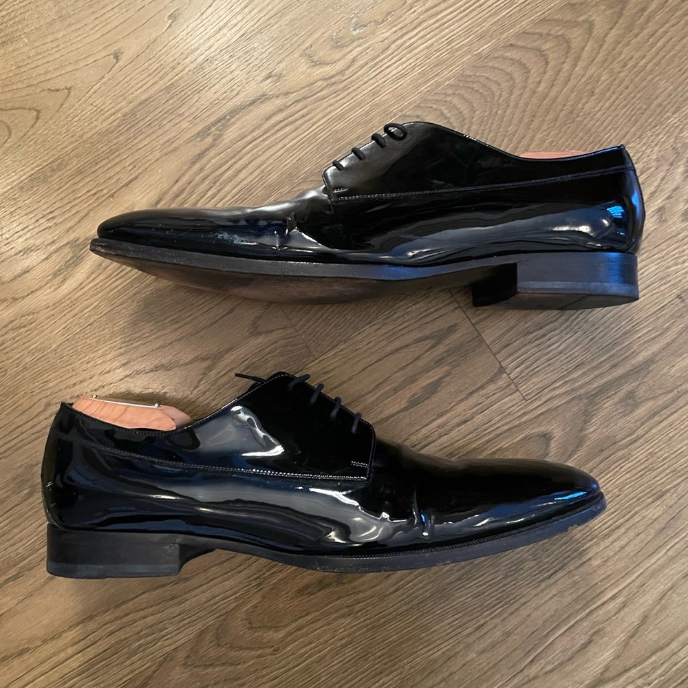 Gucci black patent leather lace up dress shoes